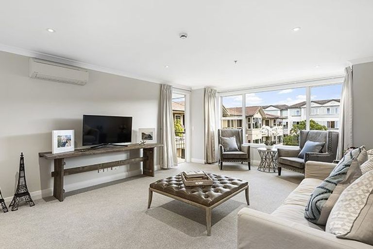 Photo of property in 98b/30 Ambassador Glade, Orewa, 0931