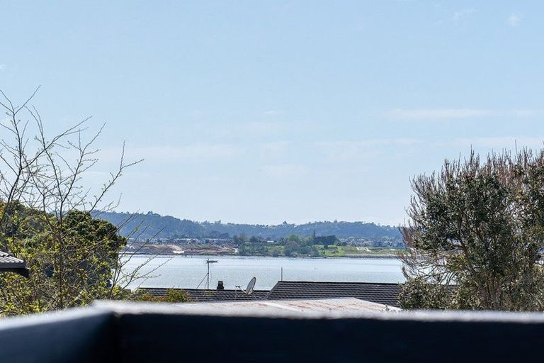 Photo of property in 14b Pipitea Place, Massey, Auckland, 0614