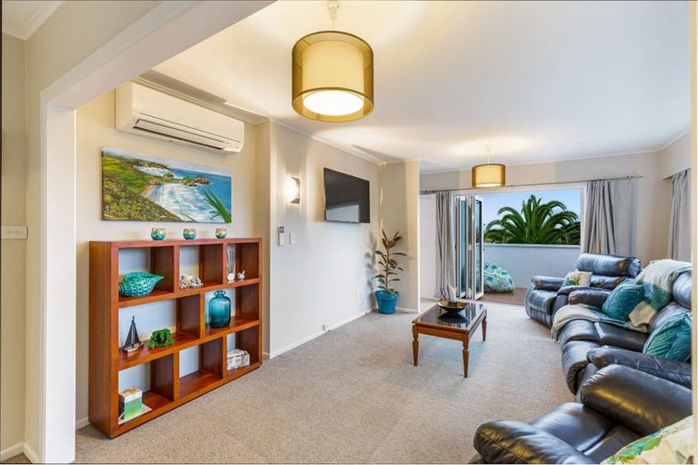 Photo of property in 114a Colwill Road, Massey, Auckland, 0614