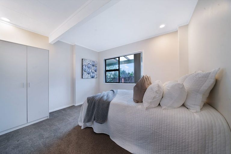 Photo of property in 102 Tirimoana Road, Te Atatu South, Auckland, 0602