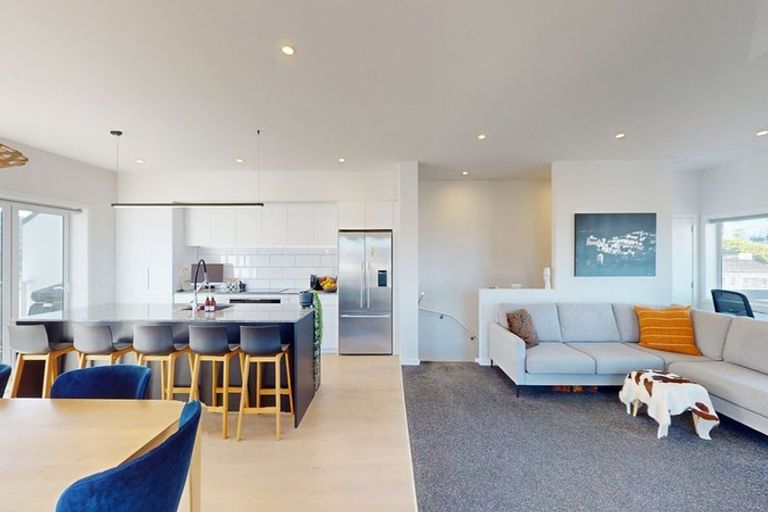 Photo of property in 74u2 Jubilee Road, Khandallah, Wellington, 6035