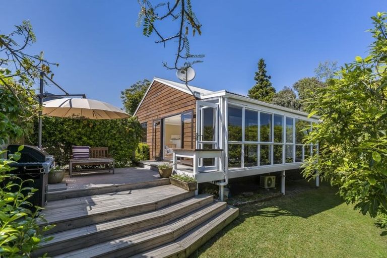 Photo of property in 72 Gloria Avenue, Te Atatu Peninsula, Auckland, 0610