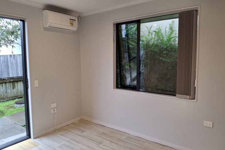 Photo of property in 98 Beach Haven Road, Beach Haven, Auckland, 0626