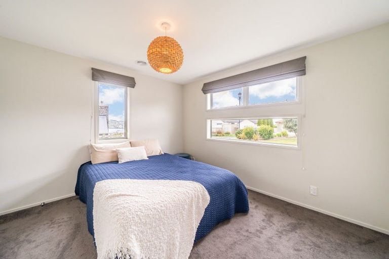 Photo of property in 10 Hollyford Place, Aotea, Porirua, 5024