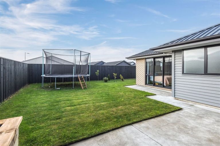 Photo of property in 19 Broadway Parade, Rolleston, 7615