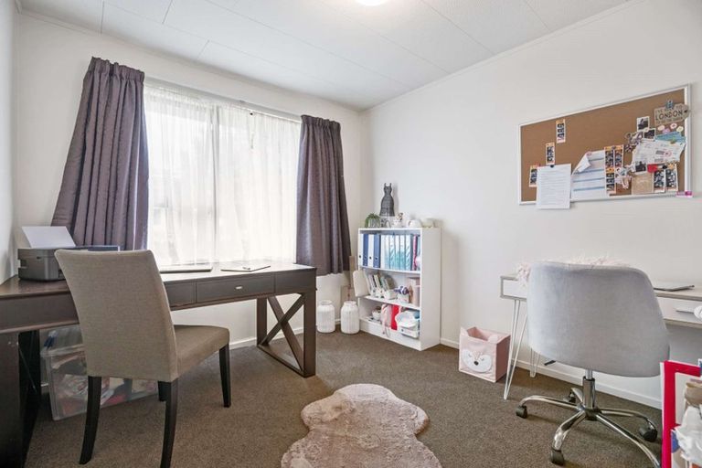 Photo of property in 70 Racecourse Road, Waiuku, 2123