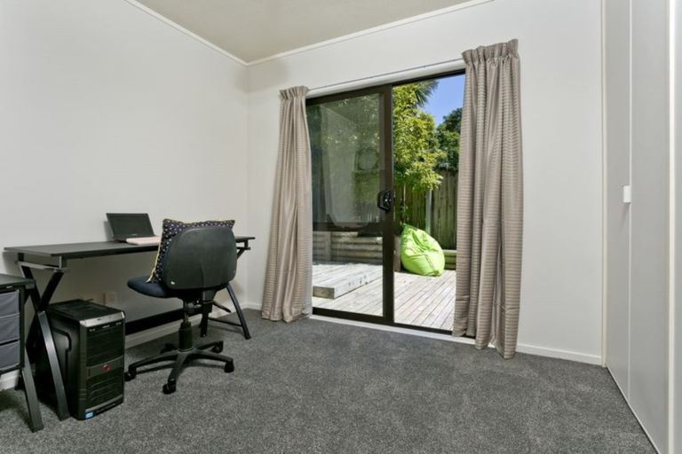 Photo of property in 12 Sevilla Place, Unsworth Heights, Auckland, 0632