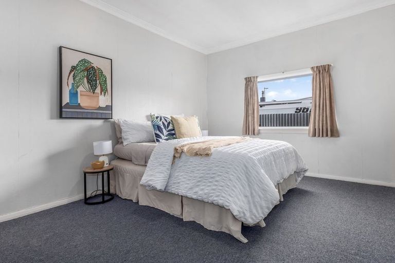 Photo of property in 1 Quinn Road, Levin, 5510