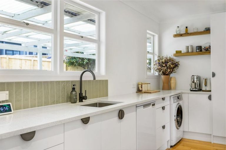 Photo of property in 102 Union Road, Howick, Auckland, 2014