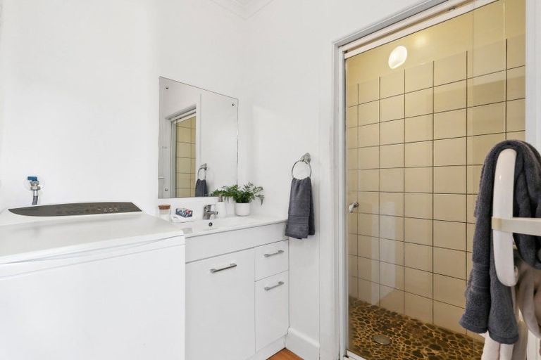 Photo of property in 196 Townsend Road, Miramar, Wellington, 6022