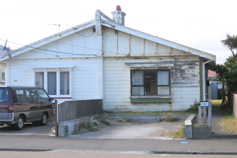 Photo of property in 199 Onepu Road, Lyall Bay, Wellington, 6022