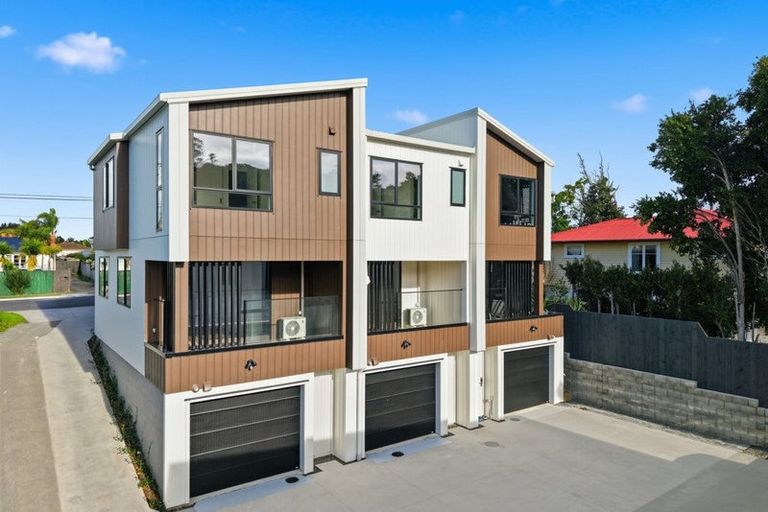 Photo of property in 8/36 Woodside Road, Massey, Auckland, 0614
