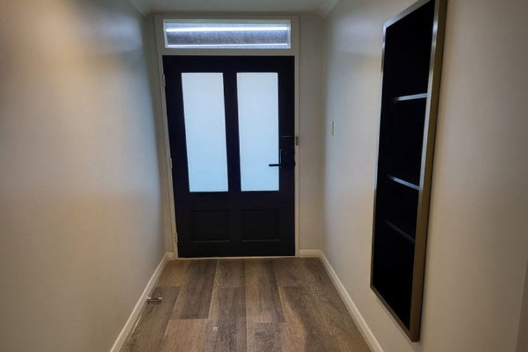 Photo of property in 12a Chapman Street, Newlands, Wellington, 6037