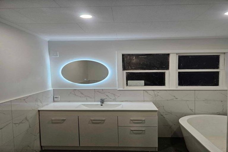 Photo of property in 8 Alston Avenue, Kelston, Auckland, 0602