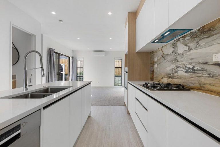 Photo of property in 11/116 Colwill Road, Massey, Auckland, 0614