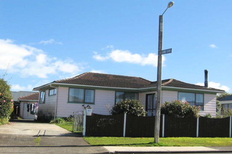Photo of property in 25 Heathdale Crescent, Papakura, 2110