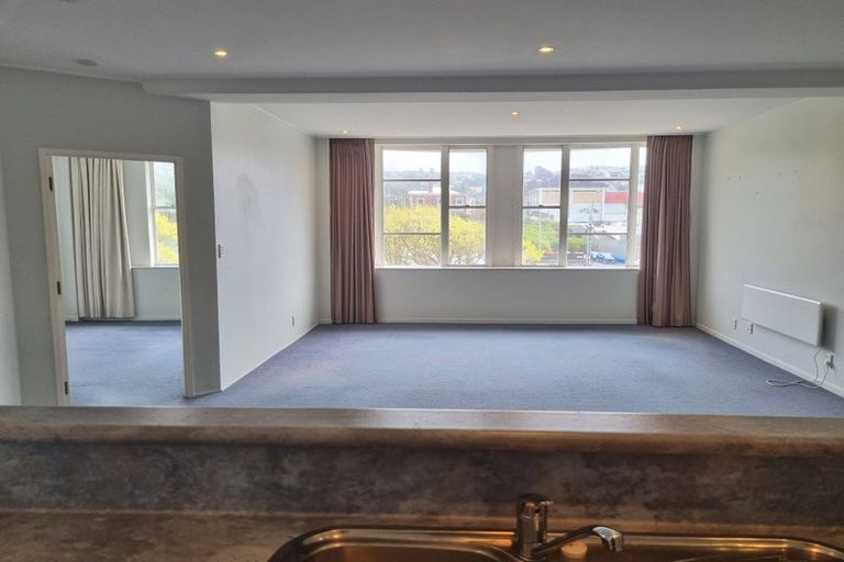 Photo of property in Grandstand Apartments, 37/80u Kent Terrace, Mount Victoria, Wellington, 6011