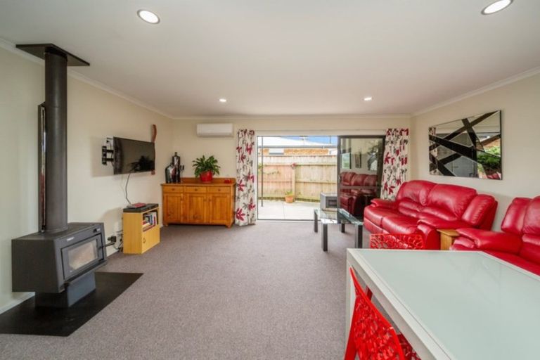 Photo of property in 2/241 Omata Road, Spotswood, New Plymouth, 4310