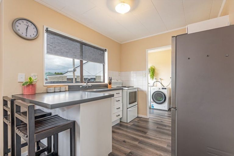 Photo of property in 19 Gladys Place, Kelvin Grove, Palmerston North, 4414