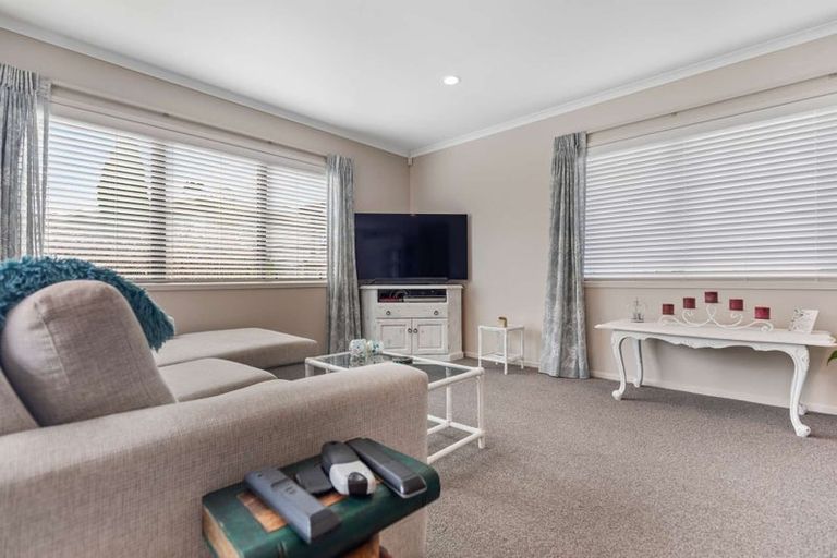 Photo of property in 64 Martyn Street, Waiuku, 2123