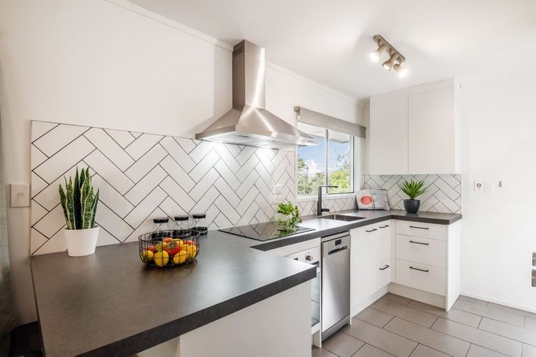 Photo of property in 1/17 Havenwood Place, Birkenhead, Auckland, 0626