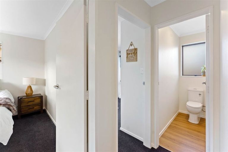 Photo of property in 34 Rewarewa Crescent, Waikanae, 5036