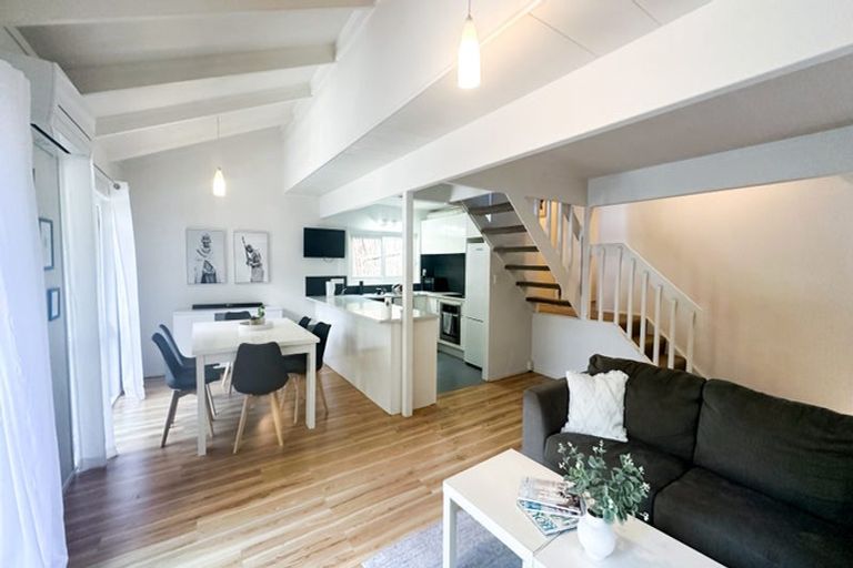 Photo of property in 4 Hiwihau Place, Glenfield, Auckland, 0629