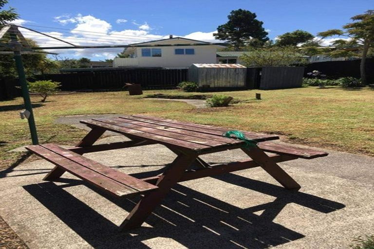 Photo of property in 15 Crompton Road, Massey, Auckland, 0614