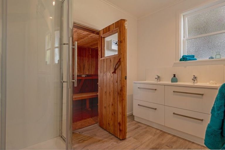 Photo of property in 37 Park Road, West End, Palmerston North, 4412