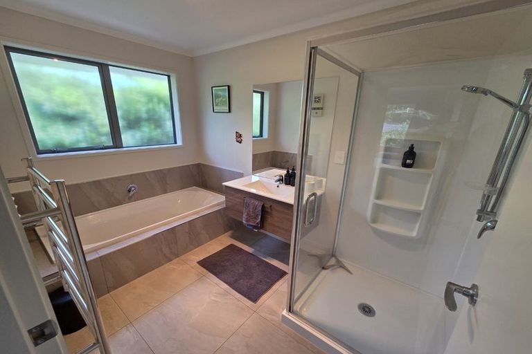 Photo of property in 1 Meadowviews Drive, Welcome Bay, Tauranga, 3112