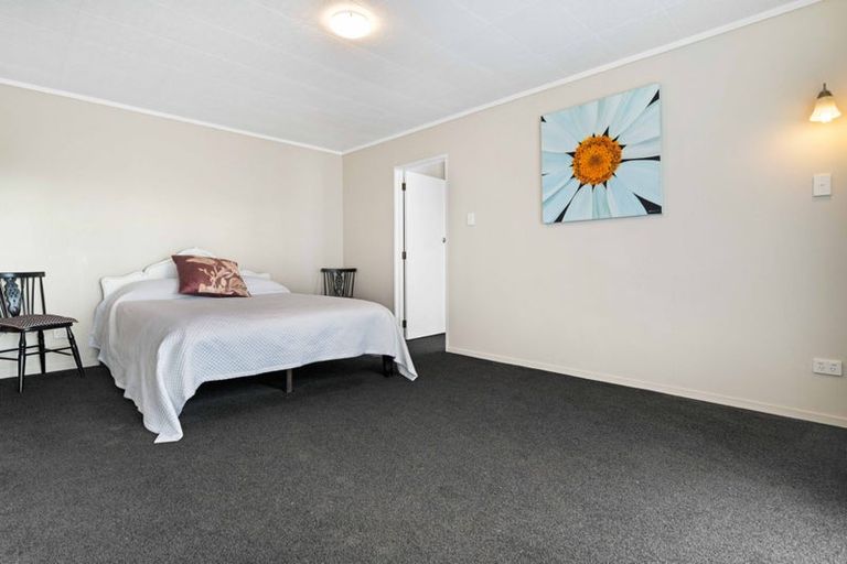 Photo of property in 2 Muir Avenue, Mangere Bridge, Auckland, 2022