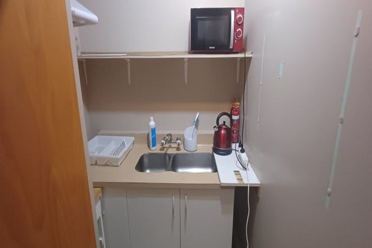 Photo of property in 37 Dominica Crescent, Grenada Village, Wellington, 6037