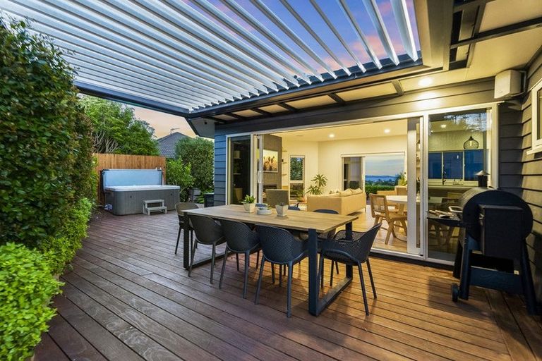 Photo of property in 6 Dorchester Place, Orewa, 0931