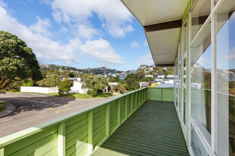 Photo of property in 25 Churton Drive, Churton Park, Wellington, 6037