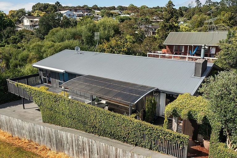 Photo of property in 61a Fairmount Road, Titirangi, Auckland, 0604