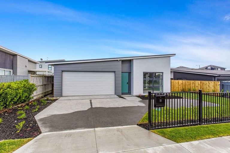 Photo of property in 11 Taikura Avenue, Red Beach, 0932