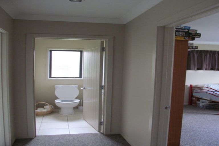 Photo of property in 44 Te Puia Drive, Aotea, Porirua, 5024