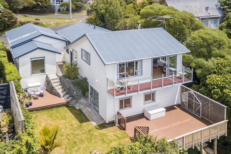 Photo of property in 85 Kahu Road, Paremata, Porirua, 5024