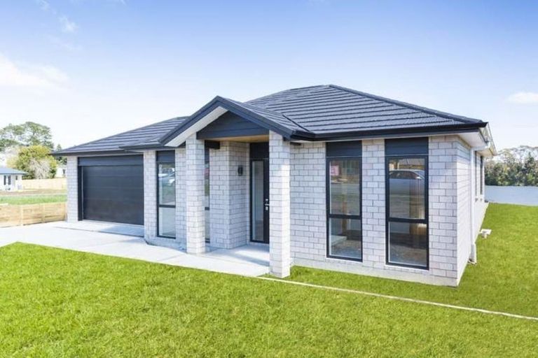 Photo of property in 27 Kauri Drive, Waiuku, 2123