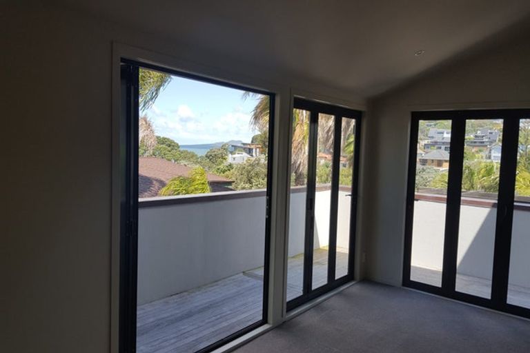 Photo of property in 46 Masterton Road, Rothesay Bay, Auckland, 0630