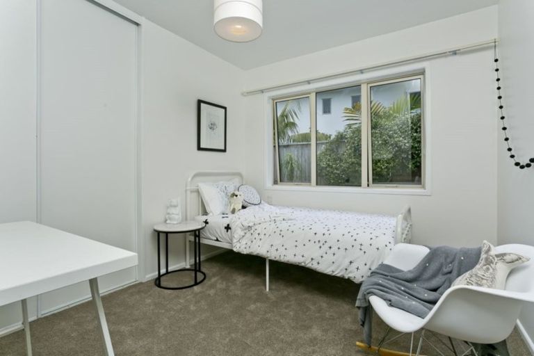 Photo of property in 5 Sandpiper Grove, Unsworth Heights, Auckland, 0632