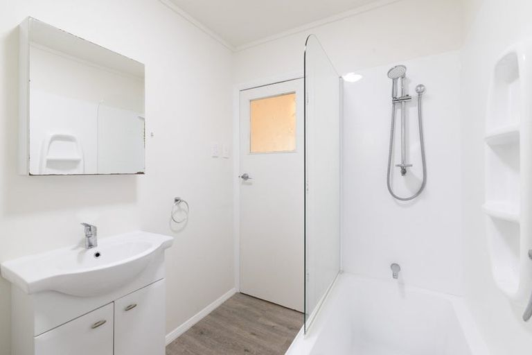 Photo of property in 16 Hammond Road, Taradale, Napier, 4112