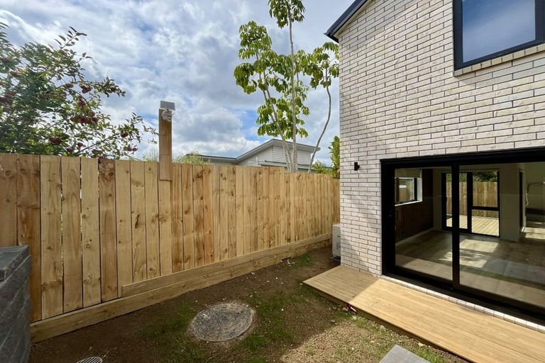 Photo of property in 98f Royal Road, Massey, Auckland, 0614