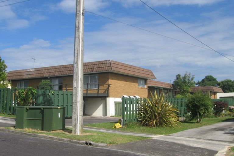 Photo of property in 94 Lynwood Road, New Lynn, Auckland, 0600