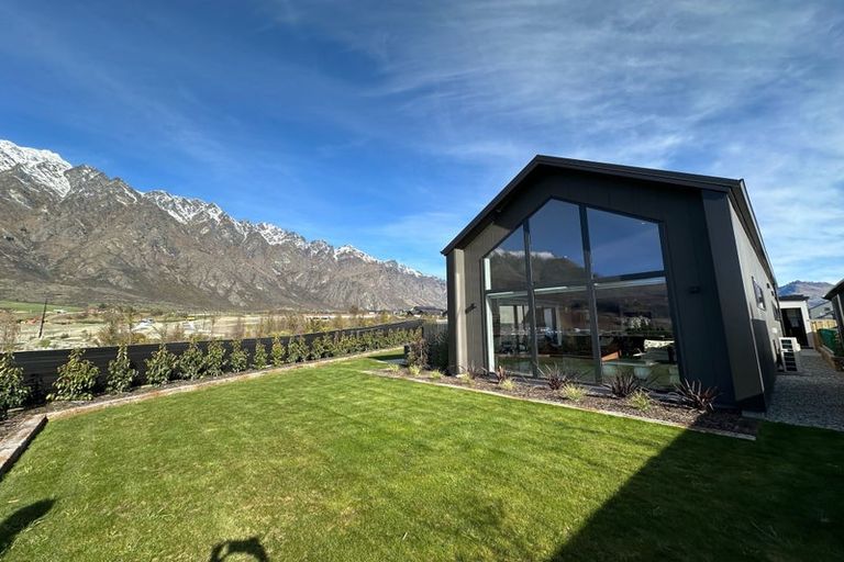 Photo of property in 10 Drysdale Road, Jacks Point, 9371