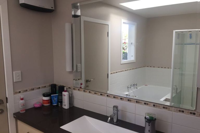 Photo of property in 39 Taupata Street, Redcliffs, Christchurch, 8081