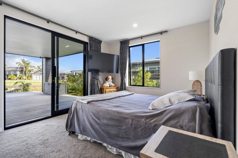 Photo of property in 25 Waitemata Drive, One Tree Point, 0118