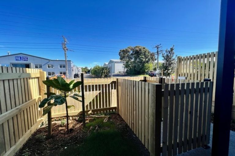 Photo of property in 148 Mcleod Road, Te Atatu South, Auckland, 0610