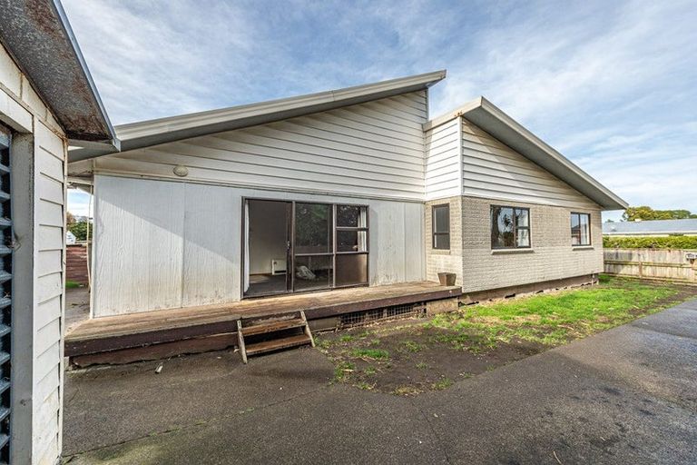 Photo of property in 19 Tongariro Street, Castlecliff, Whanganui, 4501