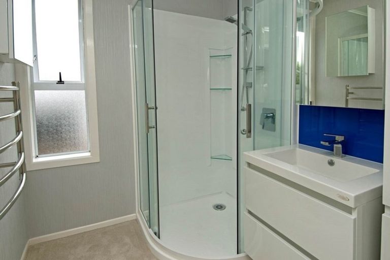 Photo of property in 9 Edgerton Road, Te Atatu Peninsula, Auckland, 0610